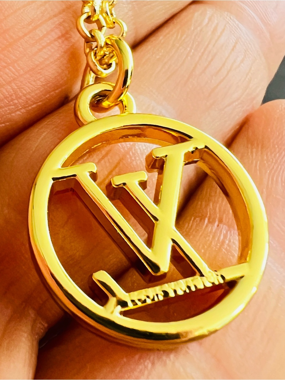Unbranded Upcycled Fashion Gold Round Logo Pendant Necklace - Picture 2 of 3